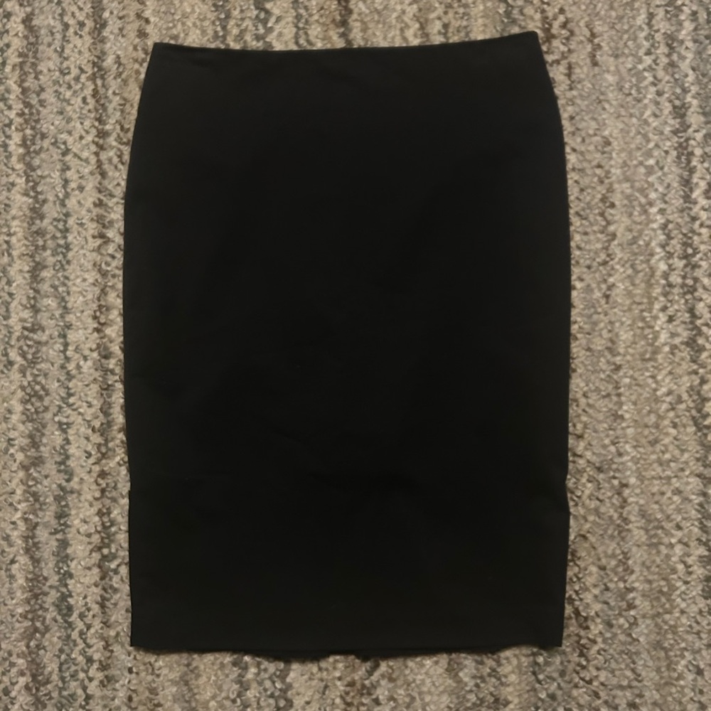 Elegant Avenue Montaigne Paris 
Black Pencil Skirt